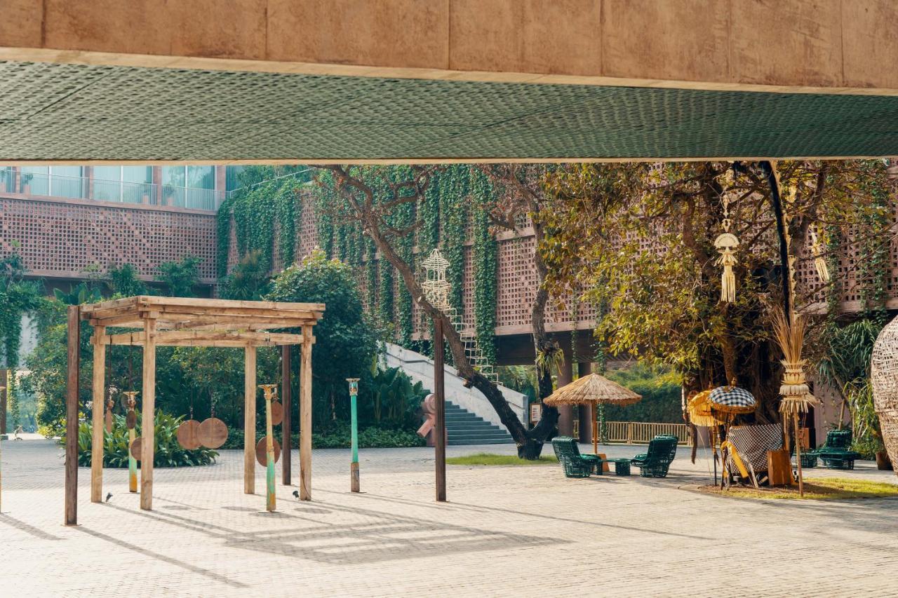 סמיניאק Potato Head Suites & Studios מראה חיצוני תמונה The courtyard of the museum
