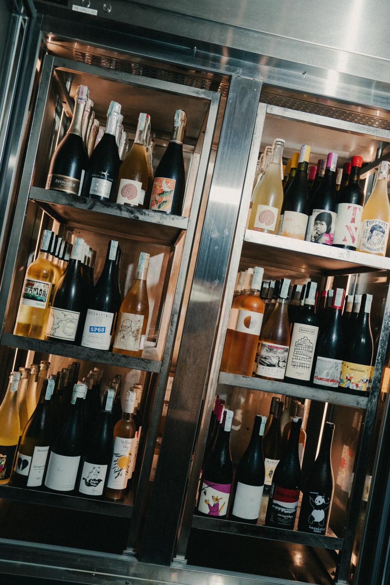 סמיניאק Potato Head Suites & Studios מראה חיצוני תמונה Natural wine at a wine bar in Paris