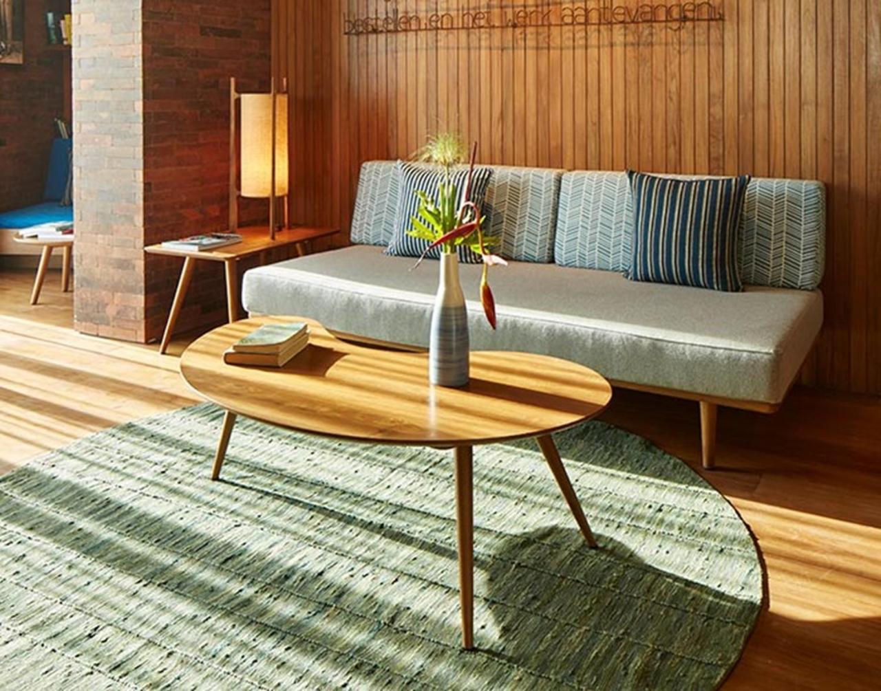 סמיניאק Potato Head Suites & Studios מראה חיצוני תמונה A sofa