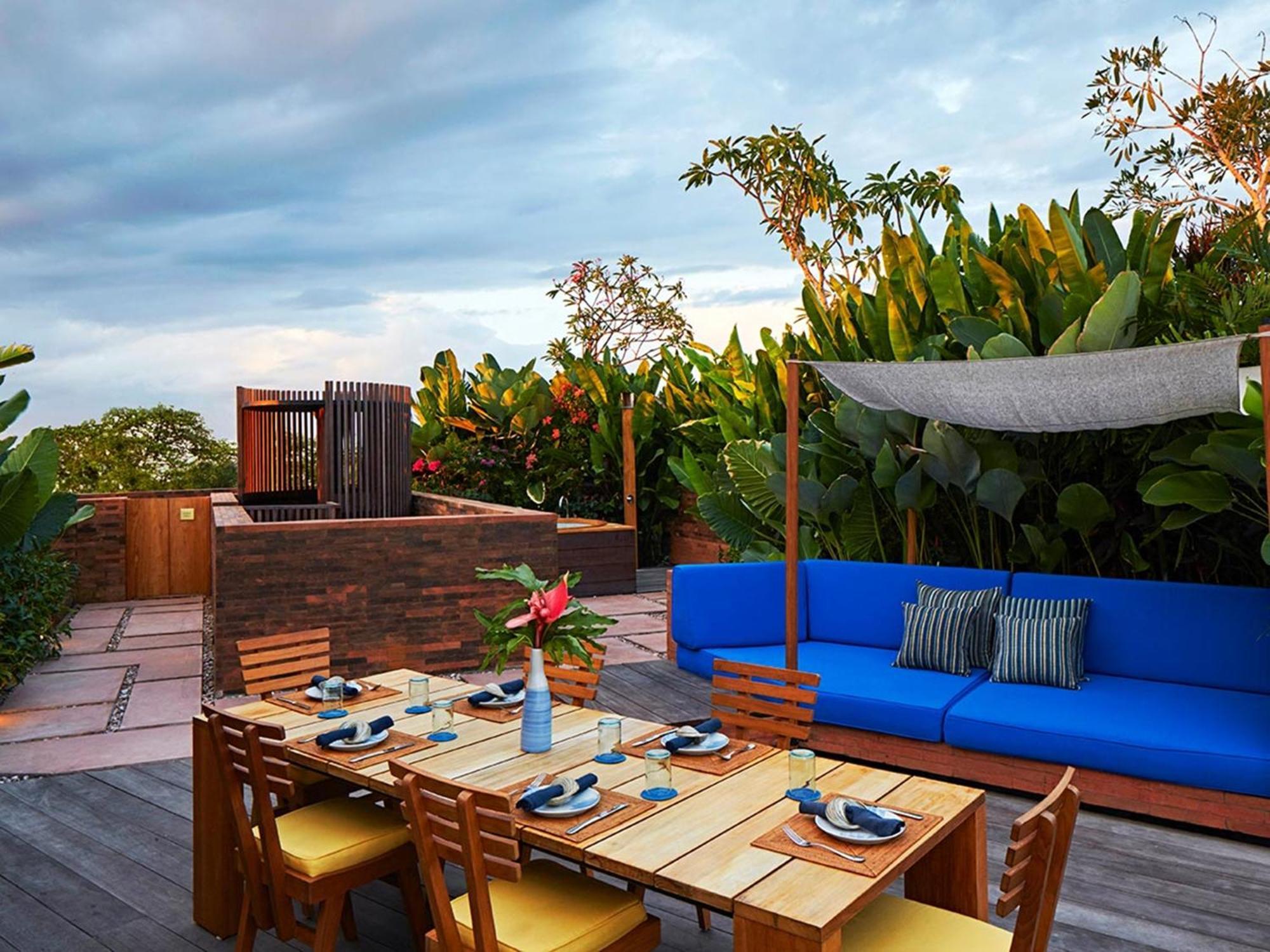 סמיניאק Potato Head Suites & Studios מראה חיצוני תמונה The rooftop bar at the hotel